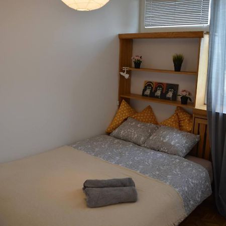 Ohmyhome - Sunny Apartment In City Center Варшава Екстериор снимка