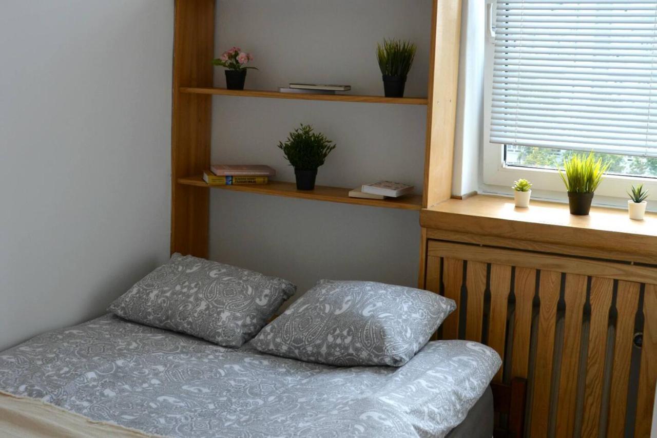 Ohmyhome - Sunny Apartment In City Center Варшава Екстериор снимка