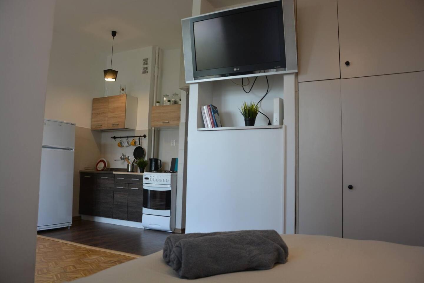 Ohmyhome - Sunny Apartment In City Center Варшава Екстериор снимка