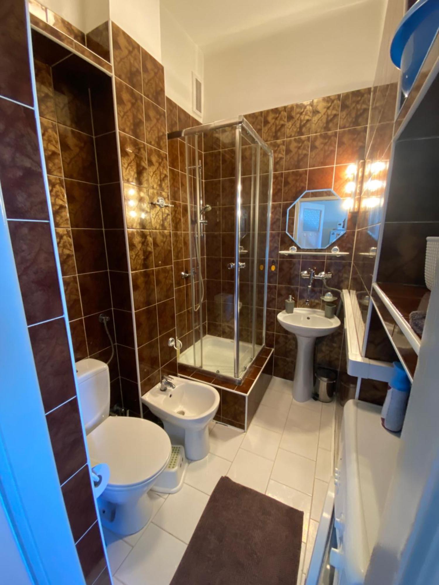 Ohmyhome - Sunny Apartment In City Center Варшава Екстериор снимка